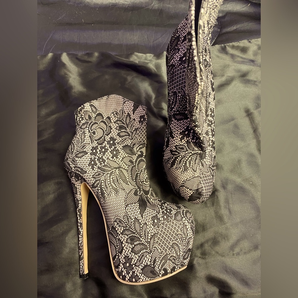 Black lace extremely High Heel